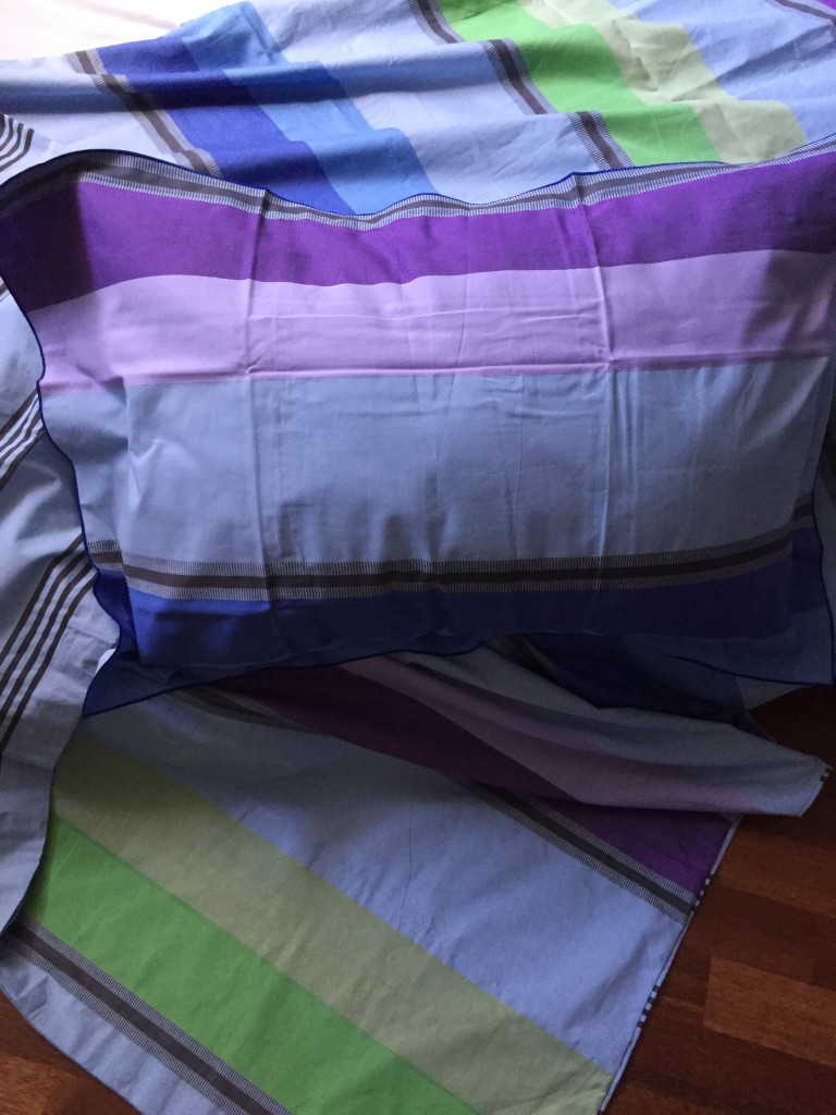 Poden har også fått nytt sengetøy i friske fine farger.