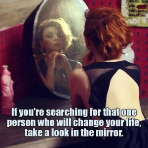 Om du søker etter den person som vil forandre livet ditt , ta en titt i speilet.